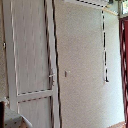 ティビリシCozy, Warm & Cheapアパートメント エクステリア 写真